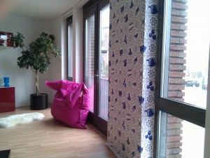 Woonkamer met Delftsblauw behang