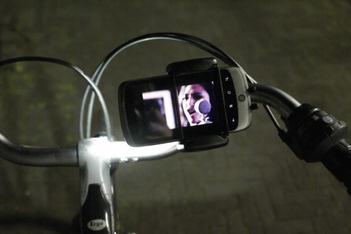 Fietstuur met mobiel en fietsverlichting