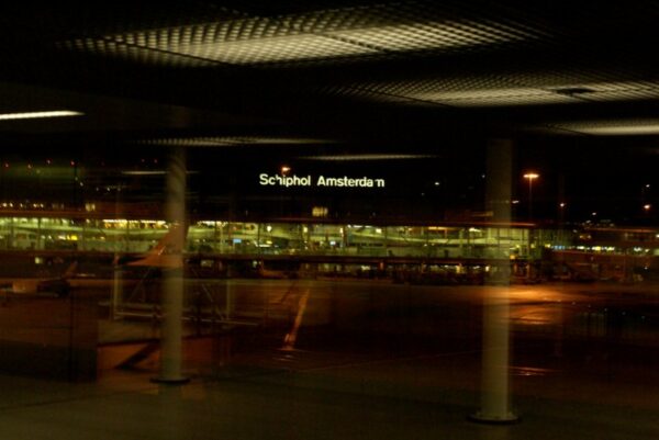Late avond op Schiphol.