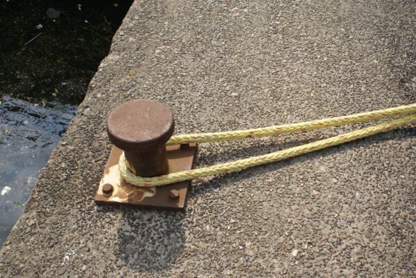 Aanlegpaal voor schepen.