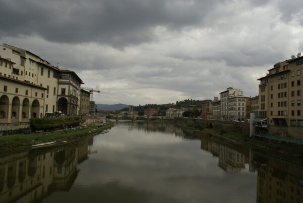 Arno en Ponte Vecchio in Florence.
