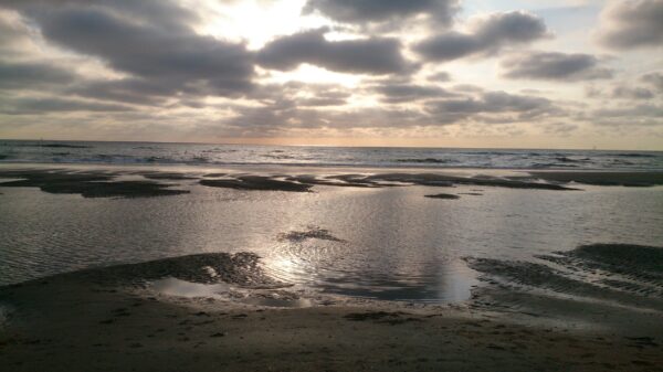 Zonsondergang op strand Wijk aan Zee.