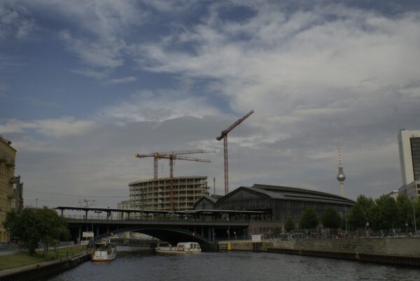Bahnhof Friedrichstra&szlig;e in Berlijn.