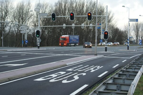 Sjablonen belijning verkeerd geplaatst op busbaan.