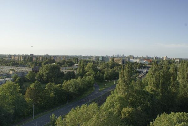 Beneluxbaan in Amstelveen, weg met verkeer.