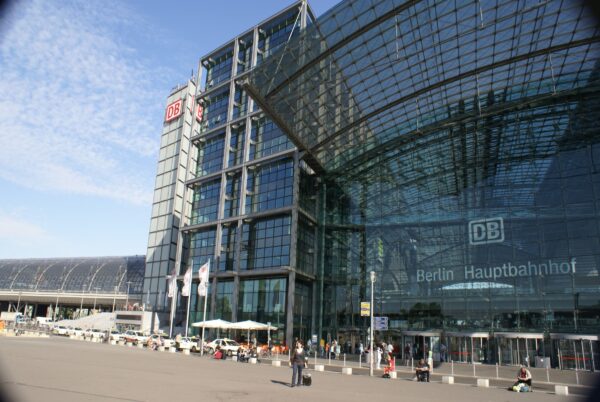 Berlijn Hauptbahnhof, modern treinstation.