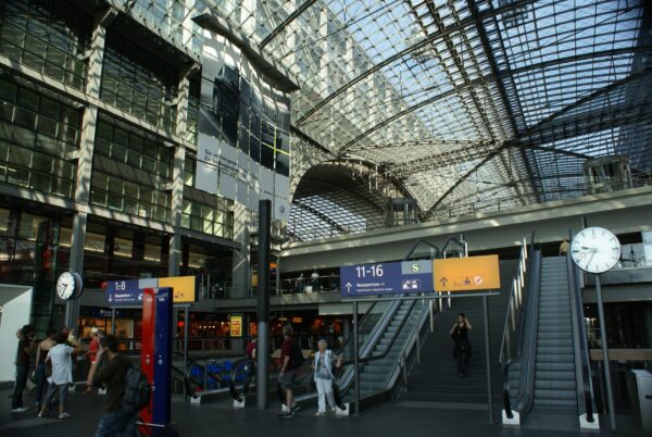Berlijn Hauptbahnhof, modern station.