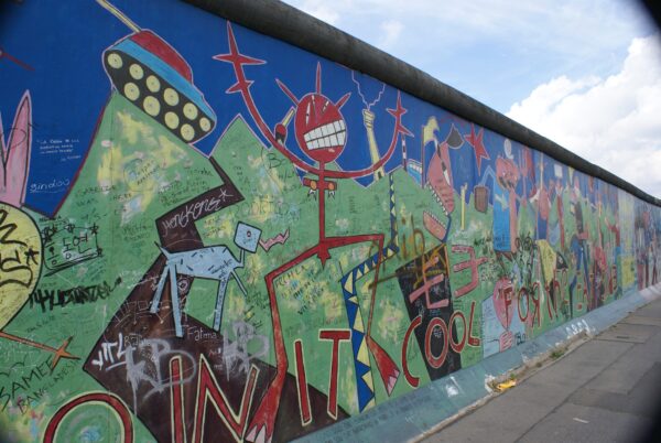 East Side Gallery: muur met kunst.