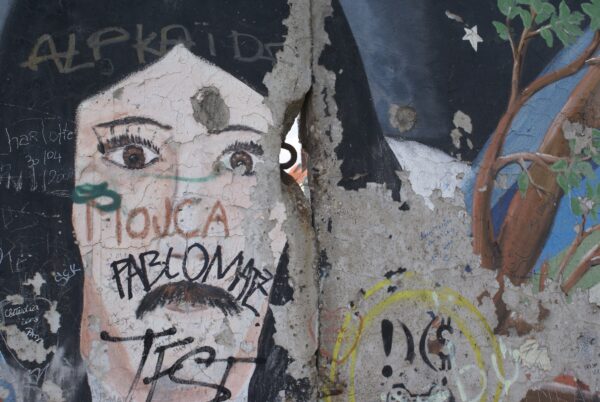 East Side Gallery: muur met kunst.