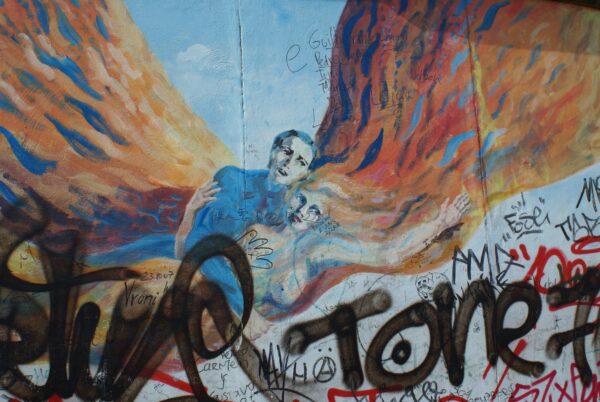 East Side Gallery: muur met kunst.