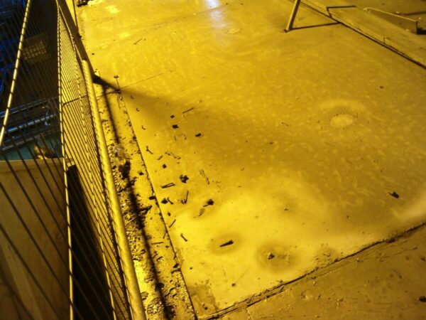 Bijlmerstation 's avonds, bouwplaats.