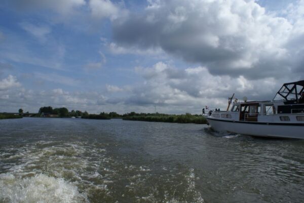 Bootje op de Schermerringvaart, Alkmaar.