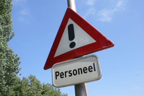 Personeel loopt vrij rond.