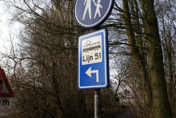Bordje richting metro, lange wandeling nodig.