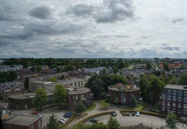 Uitzicht op Bovenkerk vanuit Urbanuskerk.