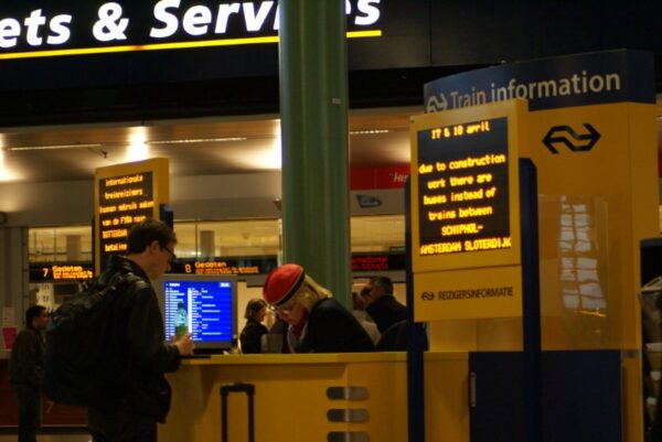 Spoorwerkzaamheden op Schiphol, treinvertragingen.