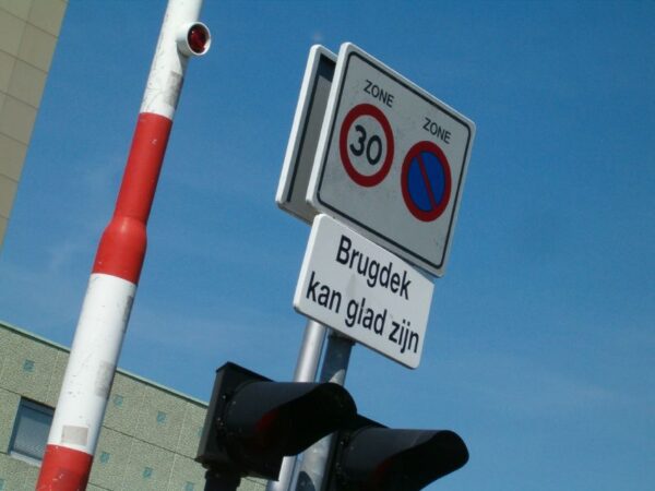 Brugdek kan glad zijn