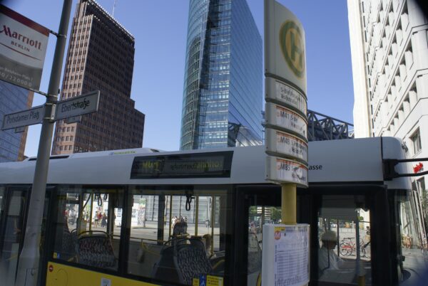 Bus en bushalte Potsdamerplatz.