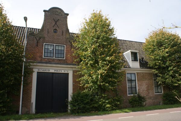 Voormalige buskruitmolen KNSF aan de Amsteldijk.