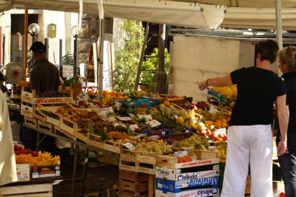 Campo de' Fiori, Rome: levendige markt.
