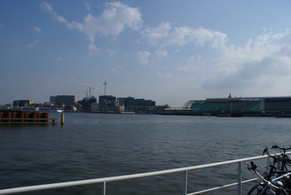 Centaal Station vanuit Amsterdam Noord.