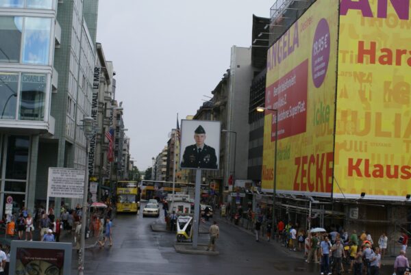 Checkpoint Charlie in Berlijn.
