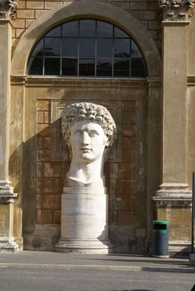 Keizer Augustus op het Cortile della Pigna.