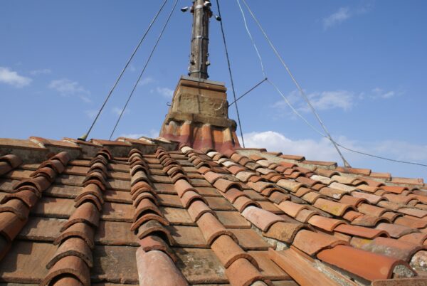 Dak Giotto's Campanile met bliksemafleiders.