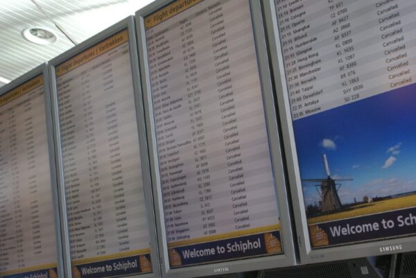 Vlucht geannuleerd: vulkaanuitbarsting IJsland.