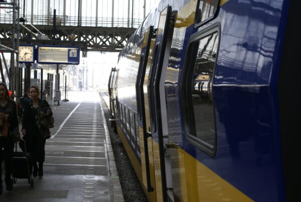 Intercity Maastricht op spoor 5a, Centraal Station Amsterdam.
