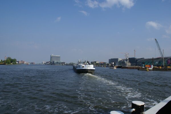 Amsterdamse kade: Centraal Station, M&ouml;venpick, Concertgebouw.