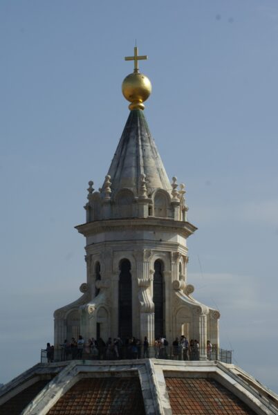 Lantaarn op Duomo-koepel, gezien vanaf klokkentoren.