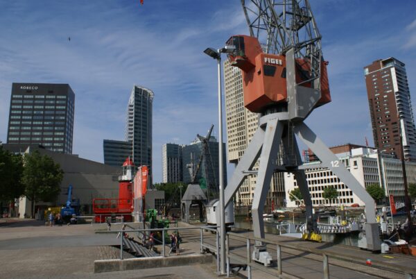 Leuvehaven: oude schepen en musea-attributen.