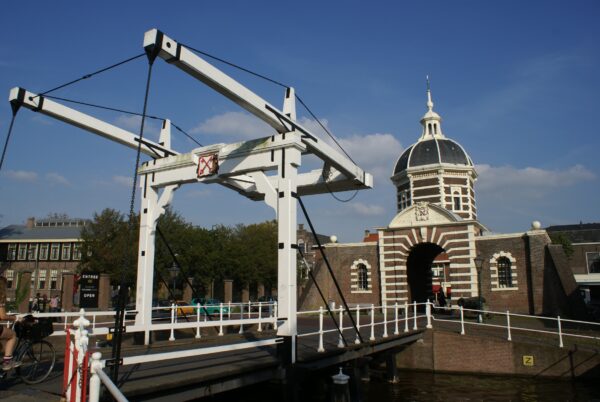 Morspoort in Leiden, brug over de Morssingel.
