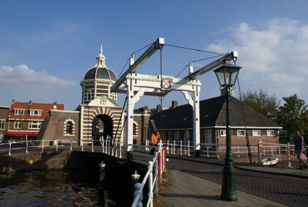 Morspoort in Leiden boven de Morssingel.