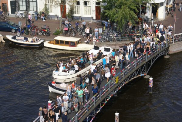 De Waaghoofdbrug in 2011, versierd voor Kunstroute.