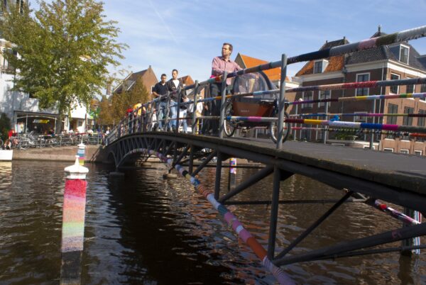 De Waaghoofdbrug, versierd voor Kunstroute 2011.