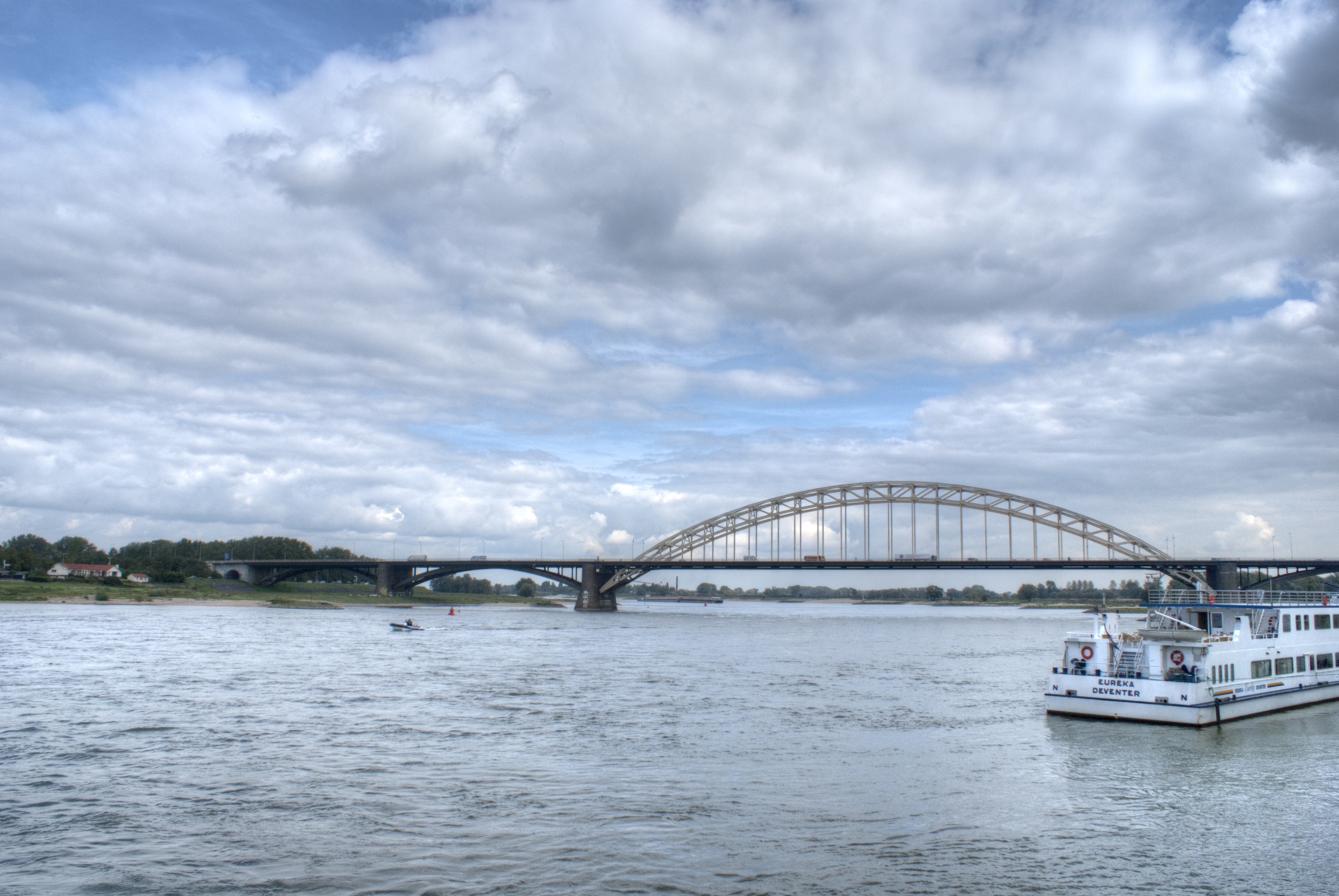 De Waal met Waalbrug Nijmegen.