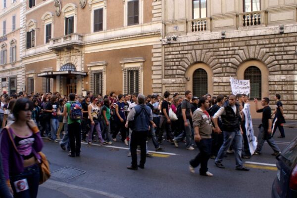 Demonstratie tegen Berlusconi in Rome.