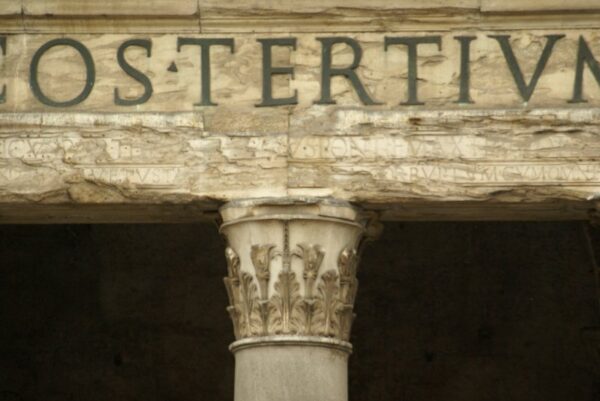 Pantheon kapiteel detail.