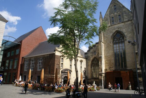 Terras Dominicanenkerk, Vrijthof Maastricht.