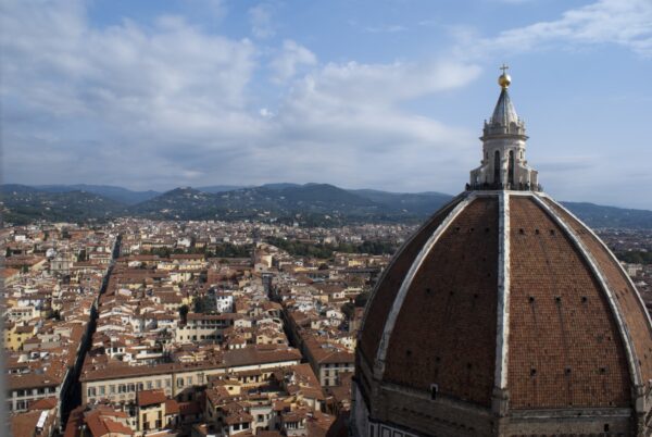 Uitzicht Florence vanaf Giotto's klokkentoren, met de Duomo.
