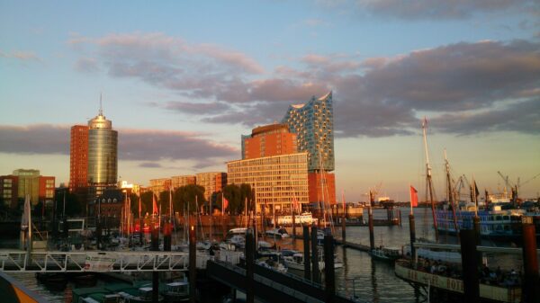 Elbphilharmonie vanuit Vorsetzen, Hamburg.