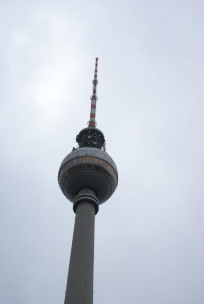 Fernsehturm op Alexanderplatz, Berlijn.