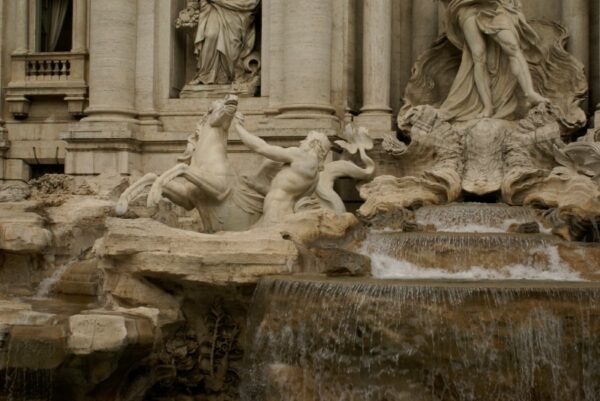 Trevifontein, Rome: fontein met mensen.