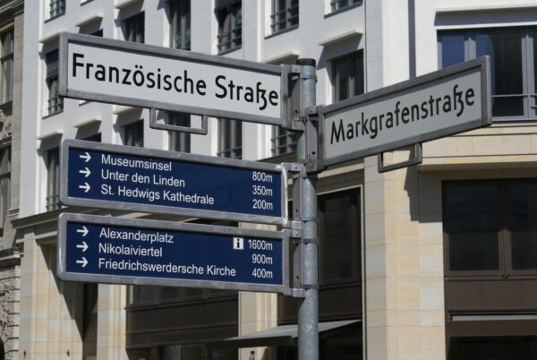 Berlijnse straatnaambord.