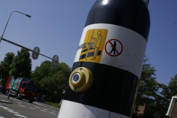 Guerilla-actie: waarschuwing bij stoplicht.