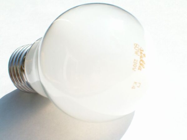 Gloeilamp: vormstudie voor communicatiecursus.