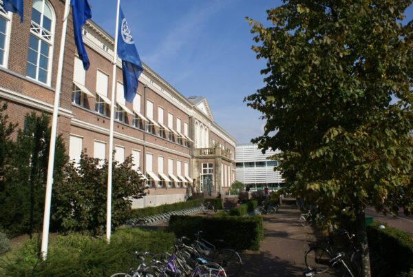 Kamerlingh Onnes gebouw, koudste laboratorium ter wereld.