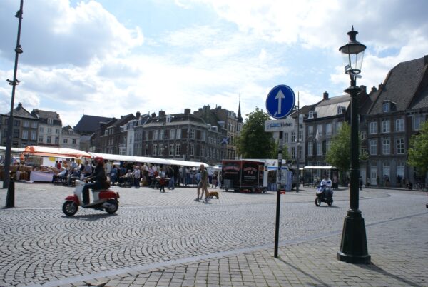 Marktplein Maastricht, bruisend stadscentrum.